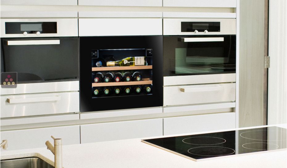 Single temperature self ventilated built in wine service cabinet