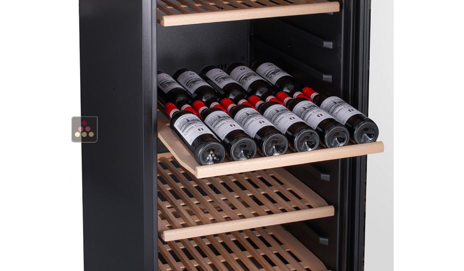 Mono-temperature wine service and ageing cabinet